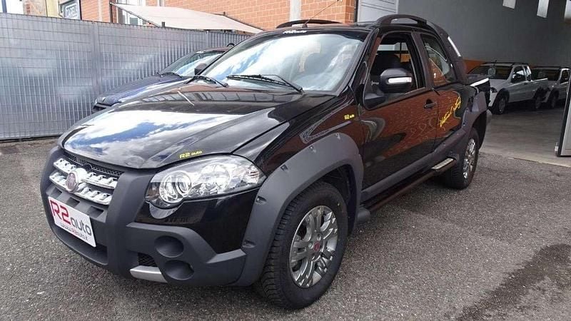 Usata Fiat Strada 95 CV (69 kW) 2013 Nero Pick-up