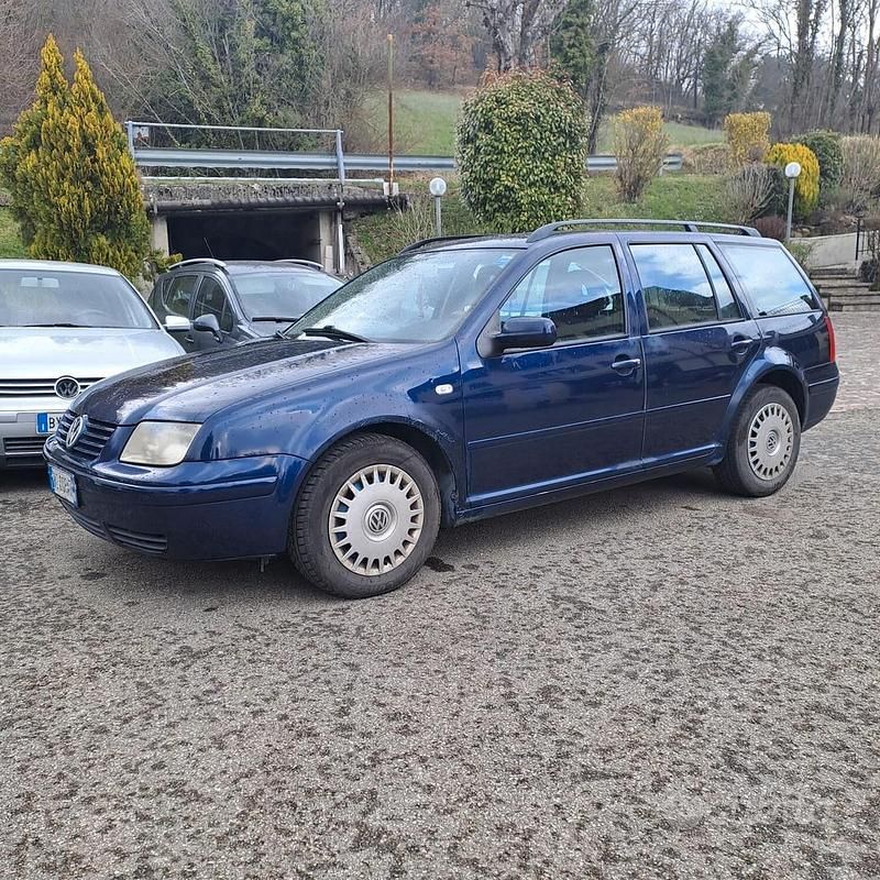 Usata VW Bora Trendline 110 CV (80 kW) 2002 Blu Station wagon