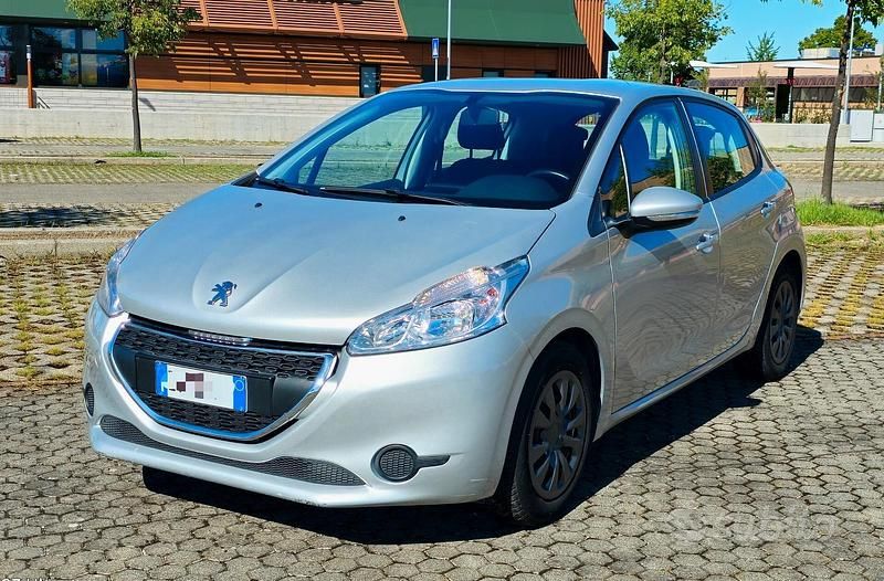 Usata Peugeot 208 Access 68 CV (50 kW) 2014 Grigio Utilitaria