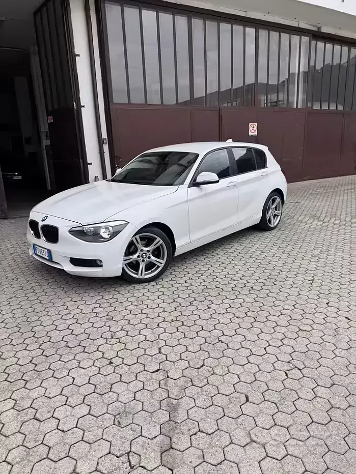 Usata BMW 118 Sport Line 143 CV (105 kW) 2013 Bianco Utilitaria