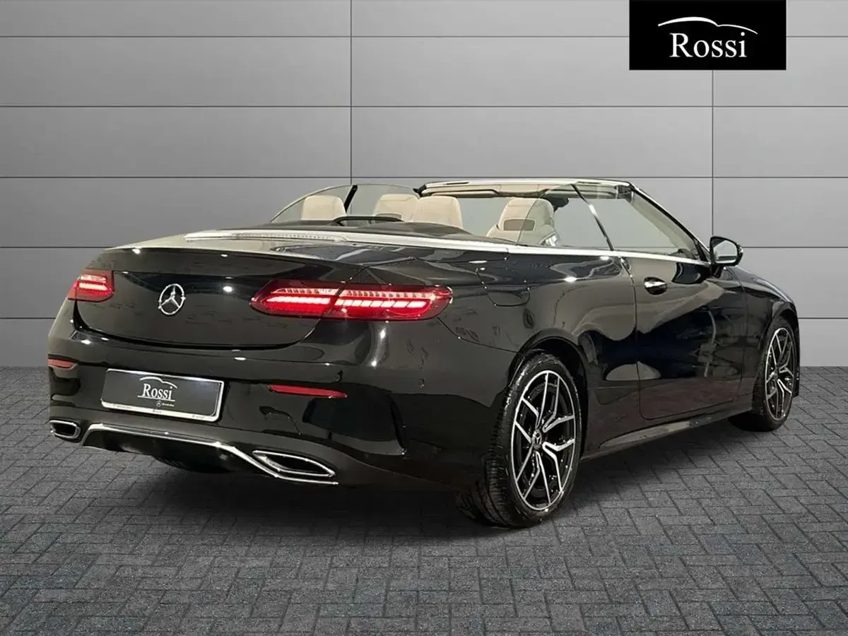 Usata Mercedes E220 Premium Plus 194 CV (142 kW) 2023 Nero Cabrio