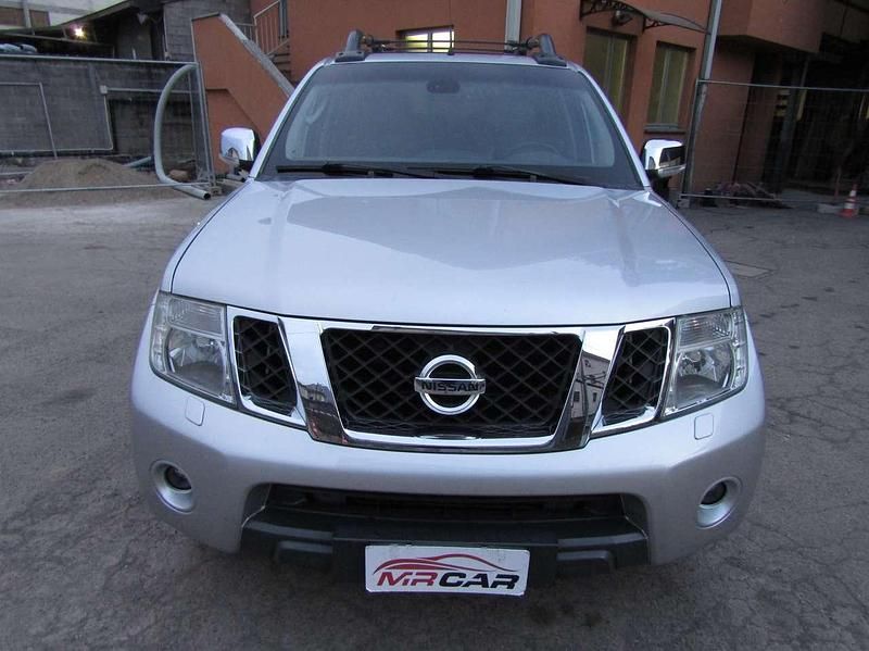 Usata Nissan Navara 231 CV (169 kW) 2012 Argento metallizzato Pick-up