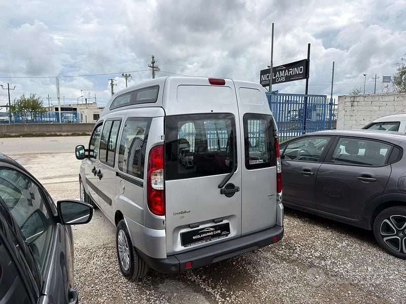 Begagnad Fiat Doblò 85 HK (62 kW) 2009 Grå Minibuss