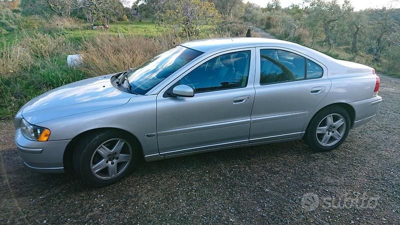 Usata Volvo S60 Momentum 163 CV (119 kW) 2005 Grigio Berlina