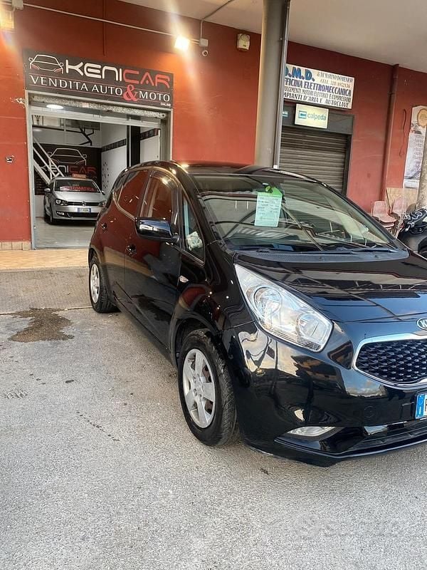 Usata Kia Venga Active 90 CV (66 kW) 2018 Nero Utilitaria