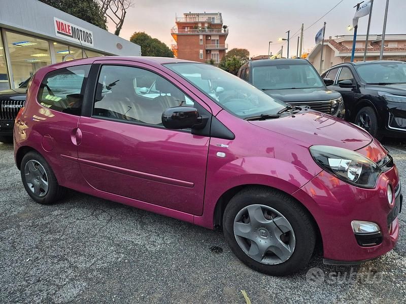 Usata Renault Twingo Night&Day 75 CV (55 kW) 2014 Viola Utilitaria