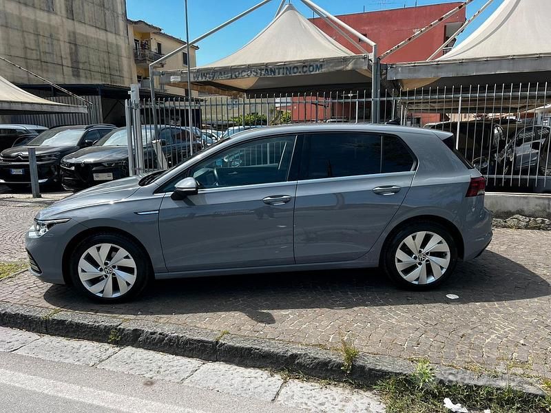 Usata VW Golf VIII Style 116 CV (85 kW) 2022 Grigio Berlina