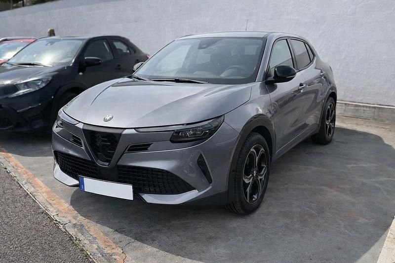 Usata Alfa Romeo Junior 145 CV (106 kW) 2025 Grigio SUV