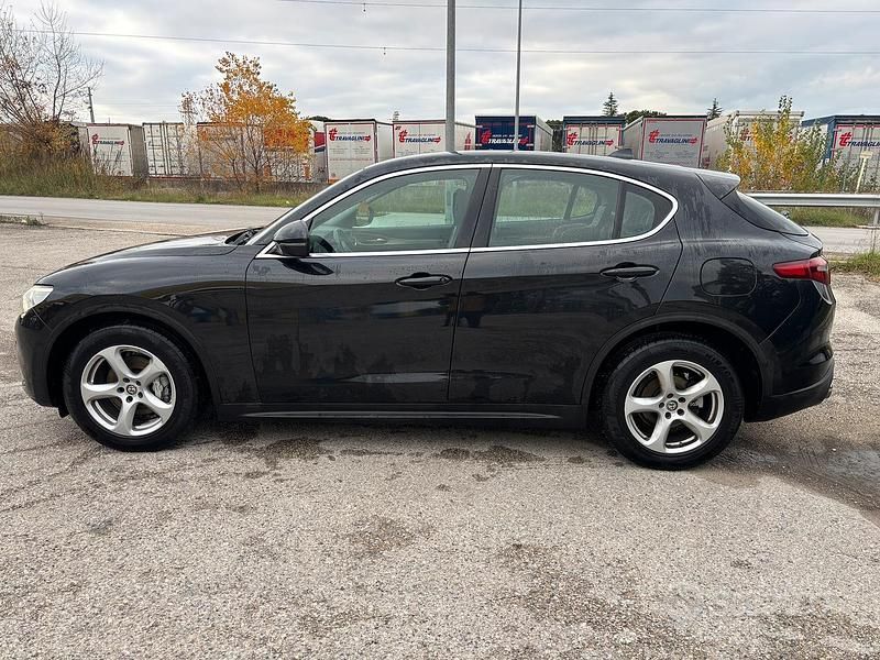 Usata Alfa Romeo Stelvio 180 CV (132 kW) 2017 Nero SUV