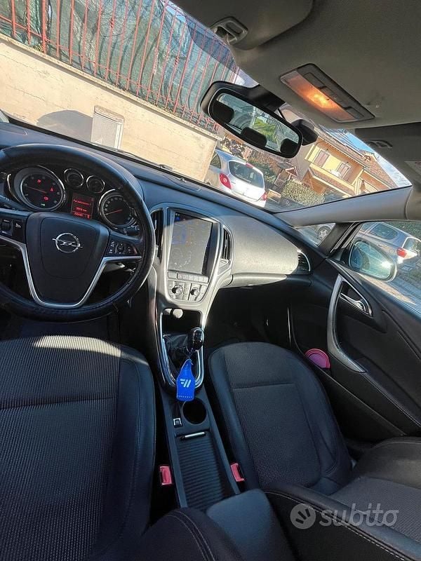 Usata Opel Astra 110 CV (80 kW) 2011 Nero Station wagon