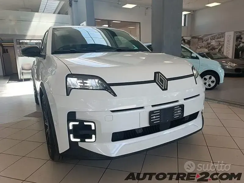 Usata Renault 5 E-Tech Urban 89 kW (122 CV) 2026 Other Berlina