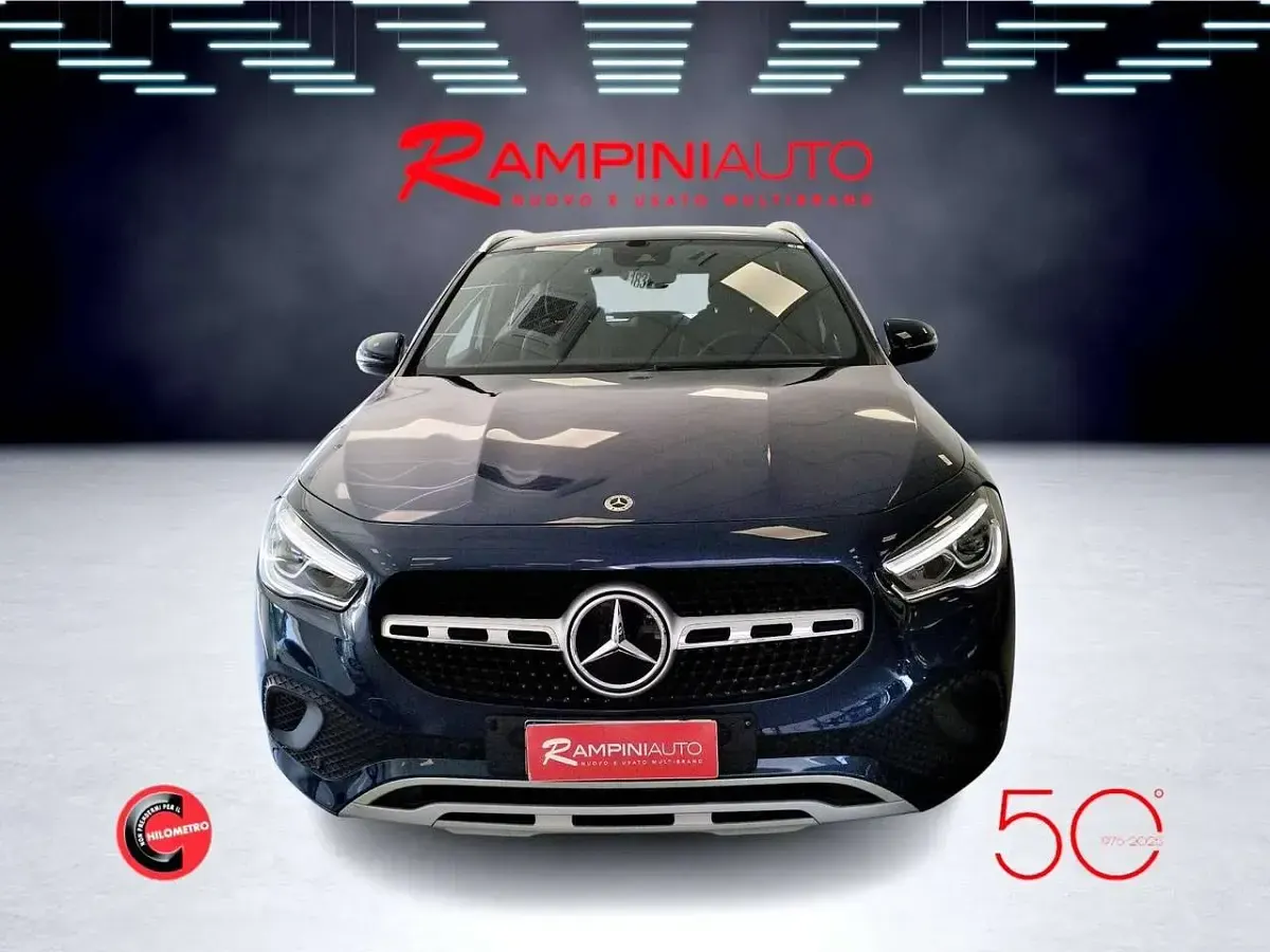 Usata Mercedes GLA180 116 CV (85 kW) 2021 Blu/azzurro SUV