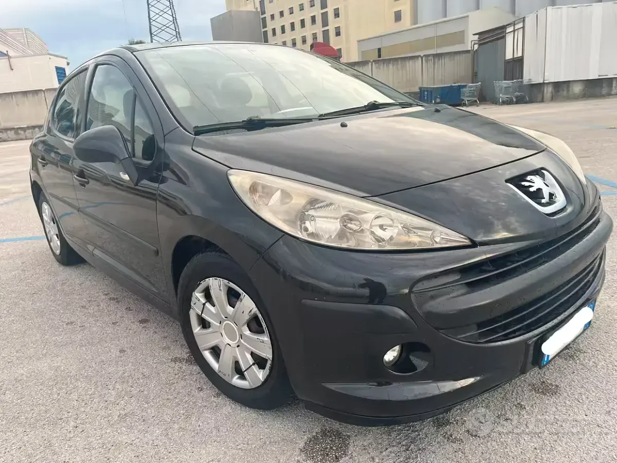 Usata Peugeot 207 68 CV (50 kW) 2010 Nero Berlina