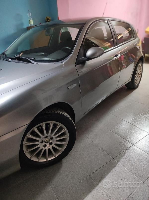Usata Alfa Romeo 147 150 CV (110 kW) 2006 Grigio Utilitaria