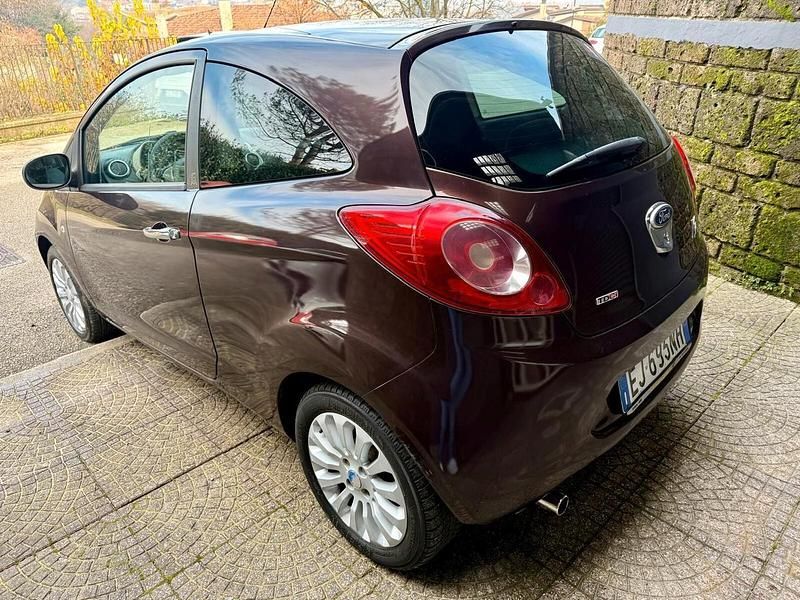 Usata Ford Ka Plus Titanium 75 CV (55 kW) 2011 Viola Utilitaria