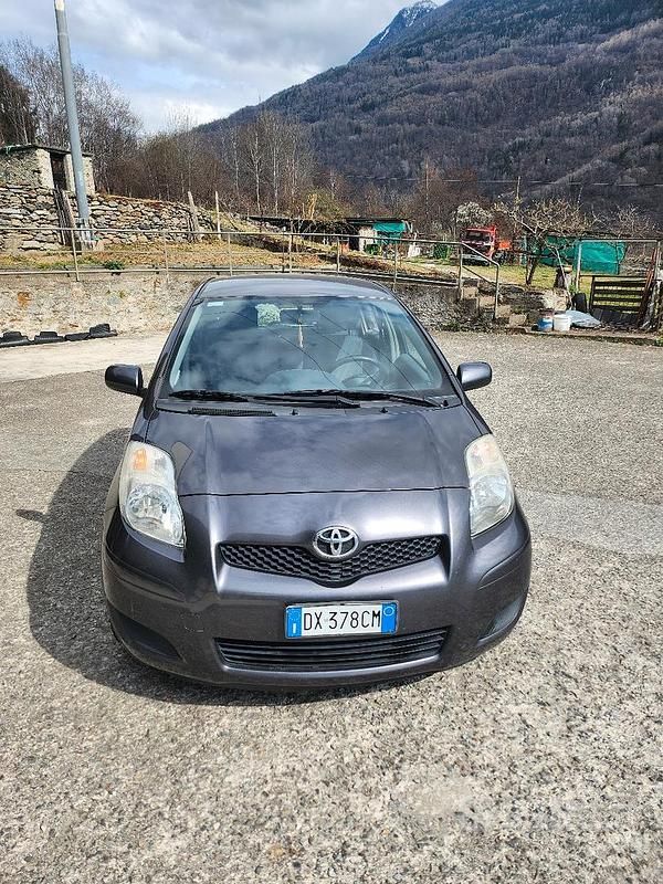 Usata Toyota Yaris 2009 Grigio Utilitaria