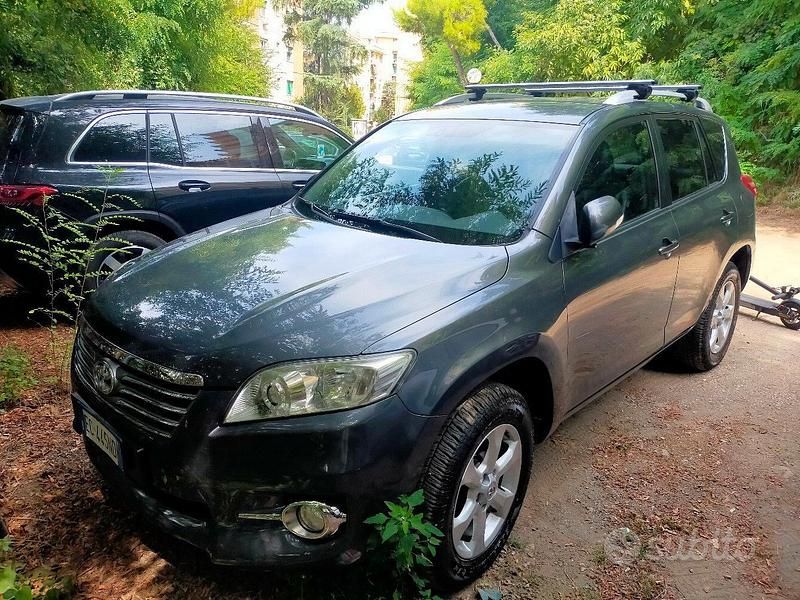 Grigio Usata 2010 Toyota RAV4 SUV | 6500 € (Ottimo prezzo) - Immagine 1/4