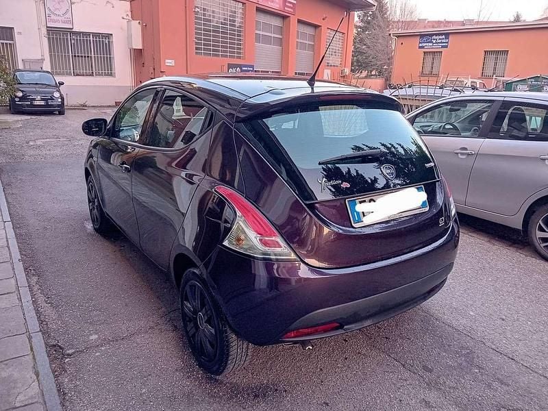 Usata Lancia Ypsilon 95 CV (69 kW) 2013 Viola Utilitaria