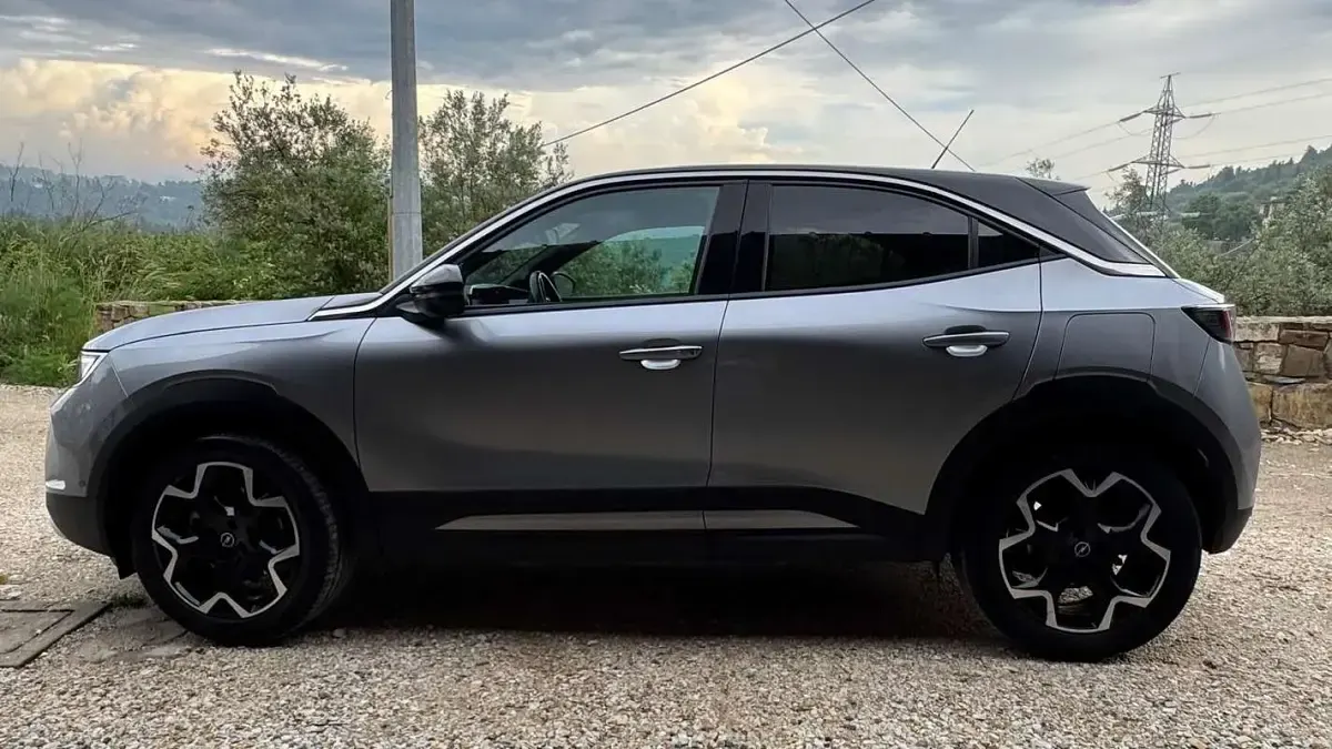 Usata Opel Mokka-e Edition 114 kW (156 CV) 2022 Argento SUV