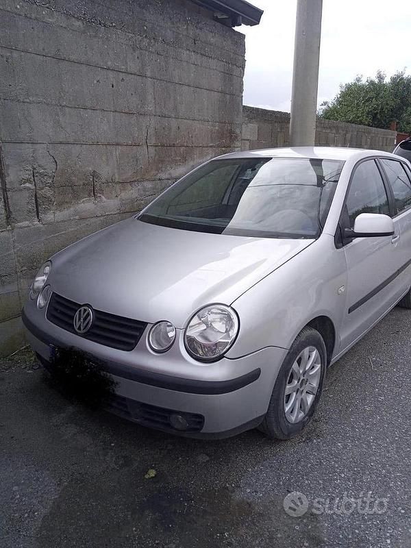 Usata VW Polo 64 CV (47 kW) 2004 Grigio Utilitaria