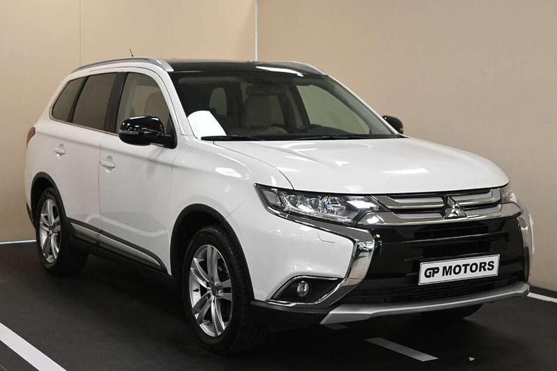 Usata Mitsubishi Outlander Instyle 150 CV (110 kW) 2016 Bianco SUV