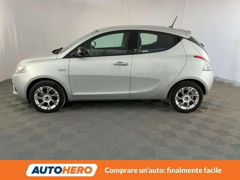 Usata Lancia Ypsilon Gold 69 CV (50 kW) 2016 Argento Utilitaria