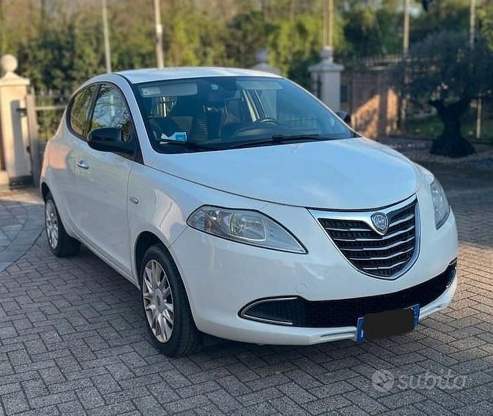 Usata Lancia Ypsilon 69 CV (50 kW) 2011 Bianco Utilitaria