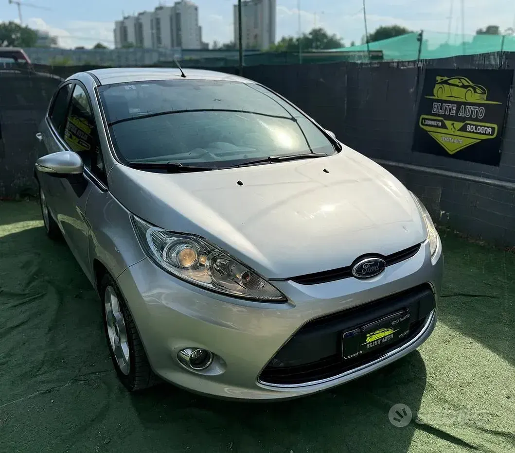 Usata Ford Fiesta Titanium 92 CV (67 kW) 2010 Grigio Berlina