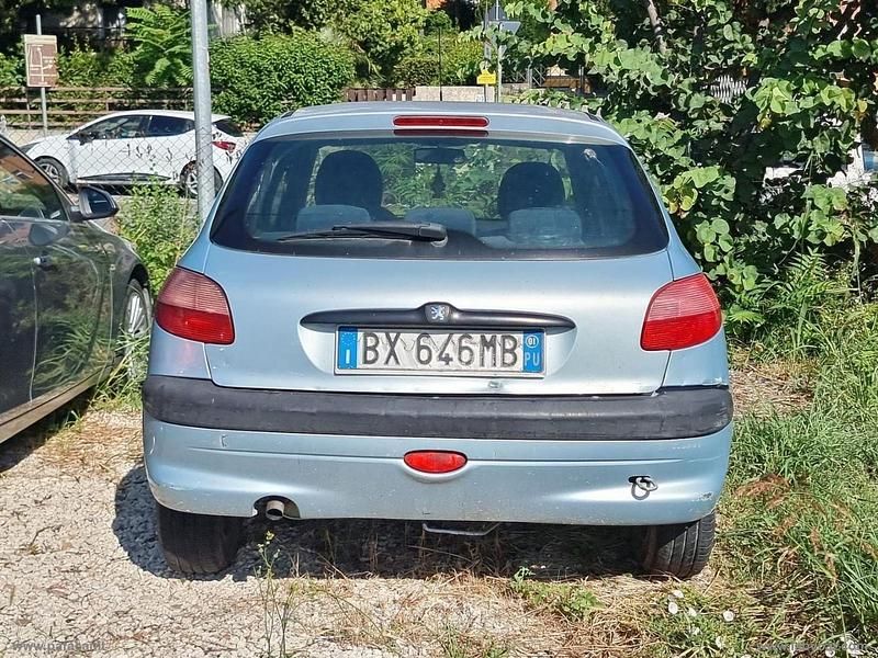 Usata Peugeot 206 Roland Garros 75 CV (55 kW) 2001 Blu Berlina