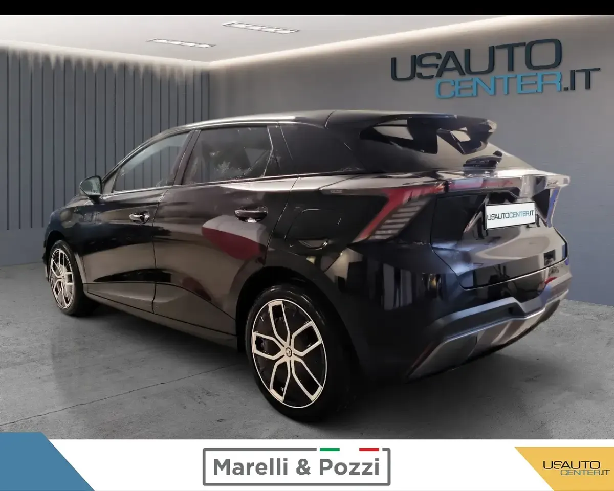 Nuova MG MG4 EV 2025 Utilitaria