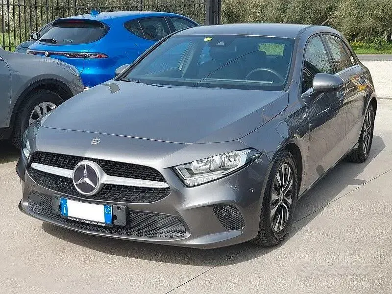 Usata Mercedes 180 116 CV (85 kW) 2021 Grigio Berlina