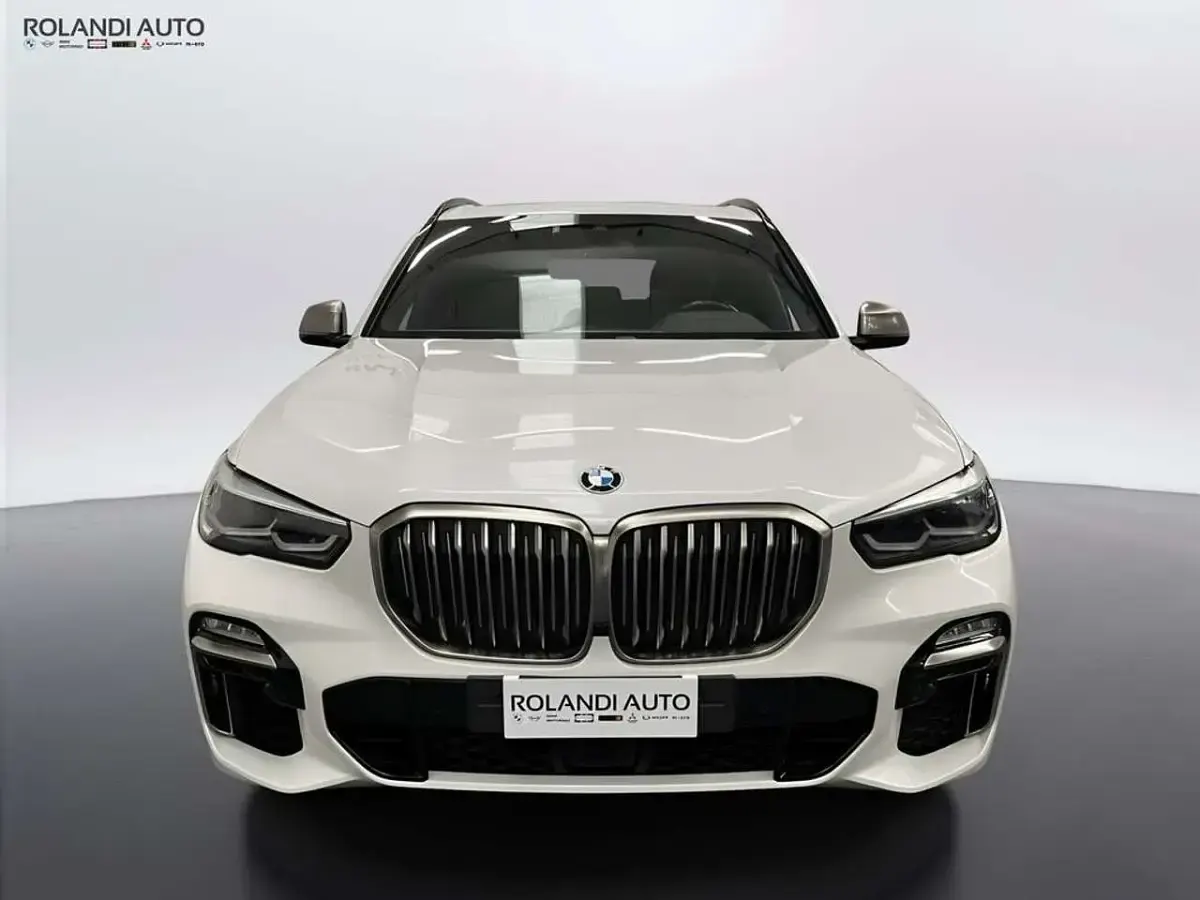 Usata BMW X5 Comfort Edition 400 CV (294 kW) 2021 Mineral white metallizzato SUV