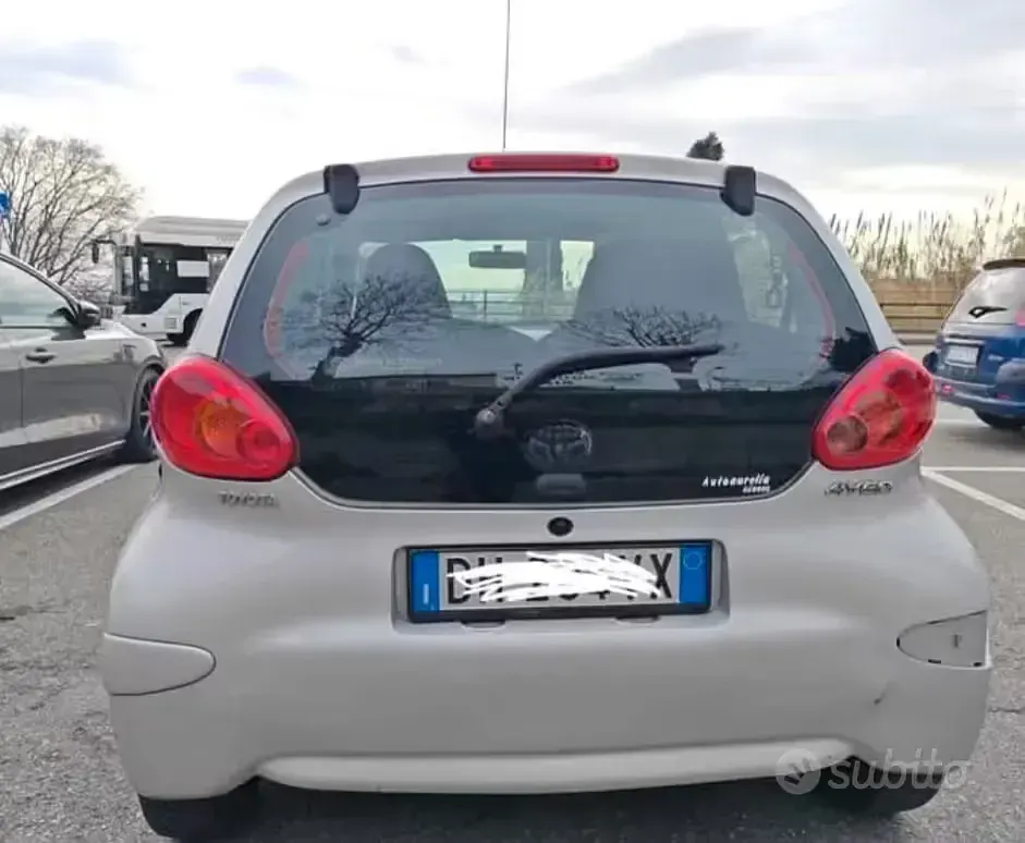 Usata Toyota Aygo 68 CV (50 kW) 2007 Grigio Utilitaria