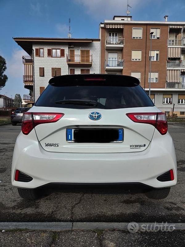 Usata Toyota Yaris Edition 73 CV (53 kW) 2018 Bianco Berlina