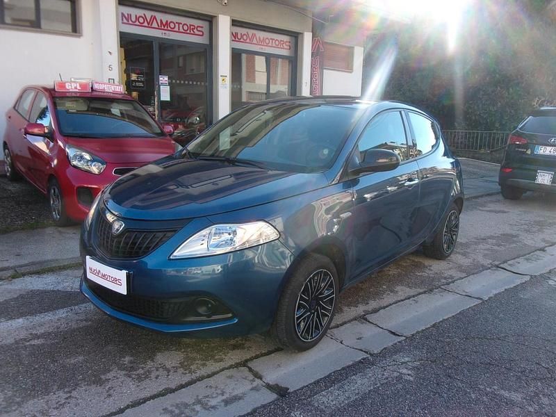 Usata Lancia Ypsilon Gold 69 CV (50 kW) 2023 Blu Utilitaria