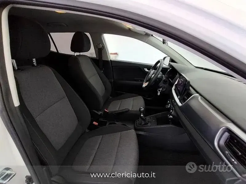 Usata Kia Stonic Urban 79 CV (58 kW) 2024 Bianco SUV