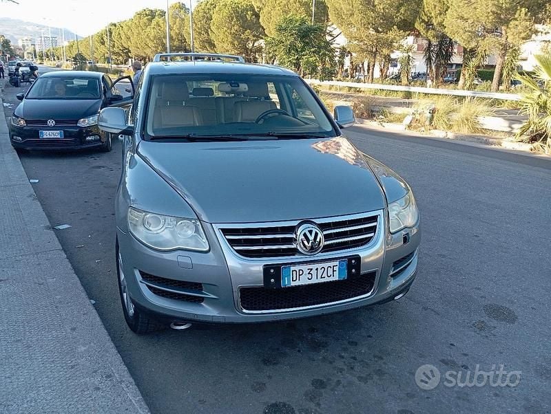 Usata VW Touareg 176 CV (129 kW) 2008 Grigio SUV