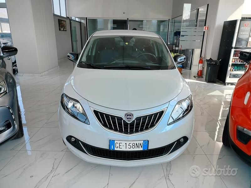 Usata Lancia Ypsilon 71 CV (52 kW) 2021 Bianco Utilitaria
