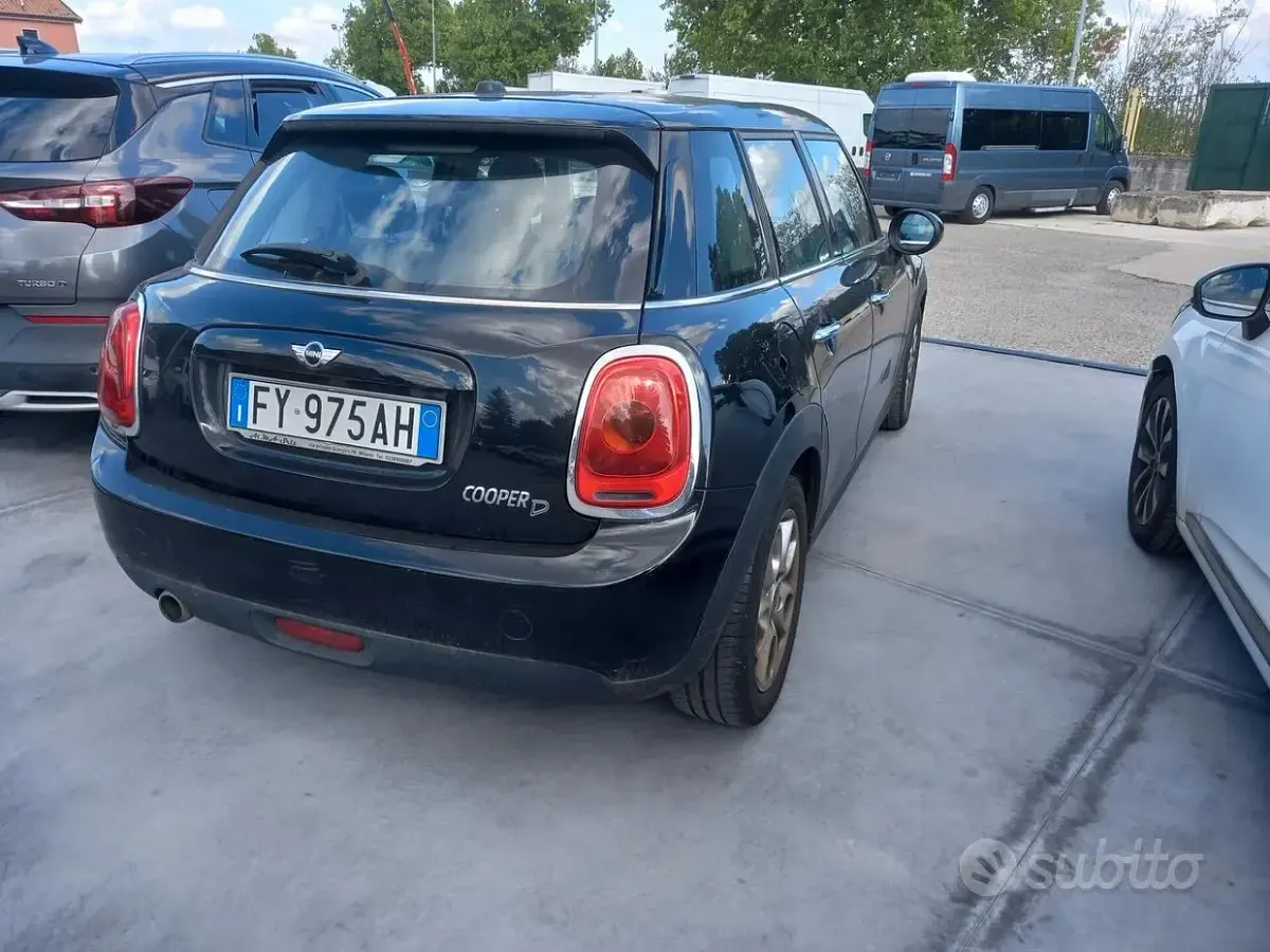 Usata Mini Cooper D Business 116 CV (85 kW) 2016 Nero Utilitaria