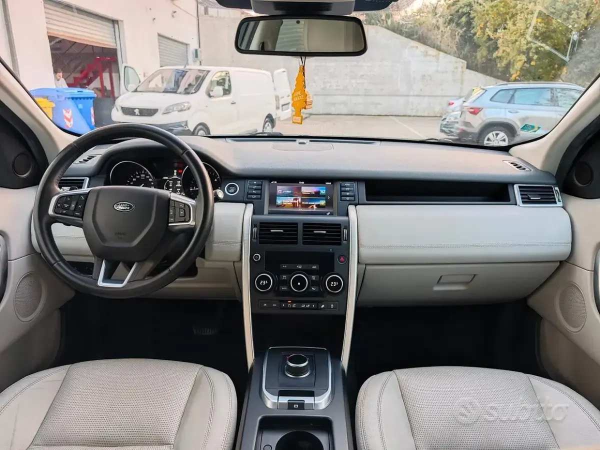 Usata Land Rover Discovery 5 179 CV (131 kW) 2017 Nero SUV
