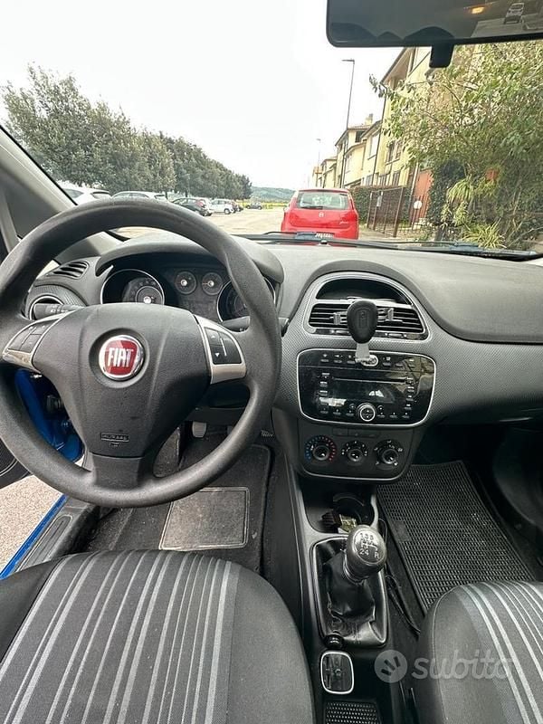 Usata Fiat Punto Evo Active 69 CV (50 kW) 2011 Blu Utilitaria