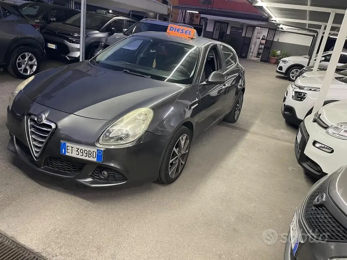 Usata Alfa Romeo Giulietta Distinctive 105 CV (77 kW) 2013 Grigio Utilitaria