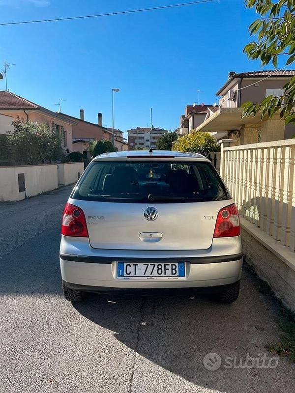 Usata VW Polo Trendline 75 CV (55 kW) 2004 Grigio Berlina