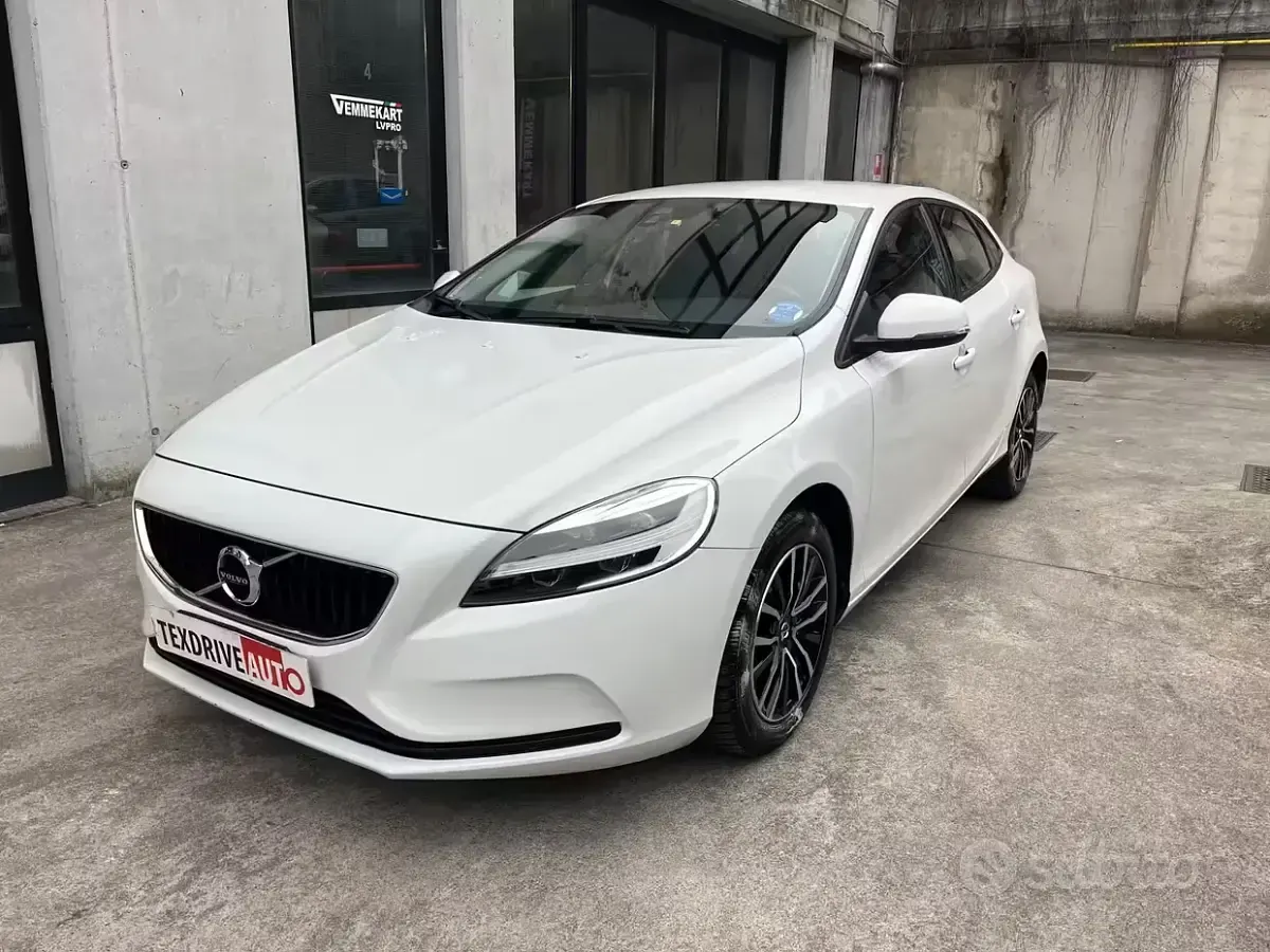 Gebraucht Volvo V40 Business Edition 120 PS (88 kW) 2019 Weiß Limousine
