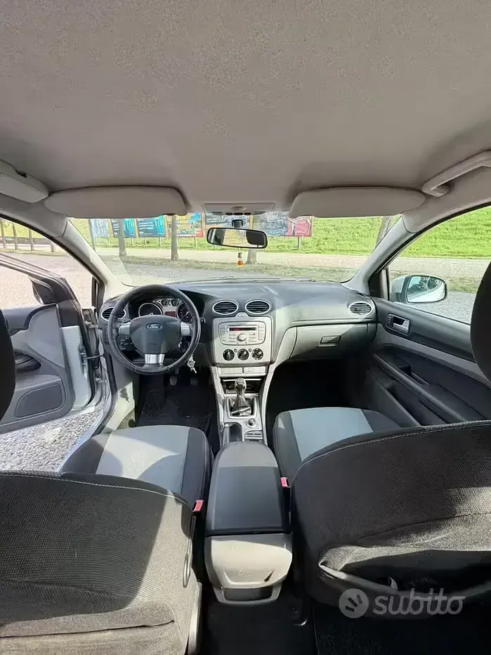 Usata Ford Focus 90 CV (66 kW) 2008 Grigio Station wagon