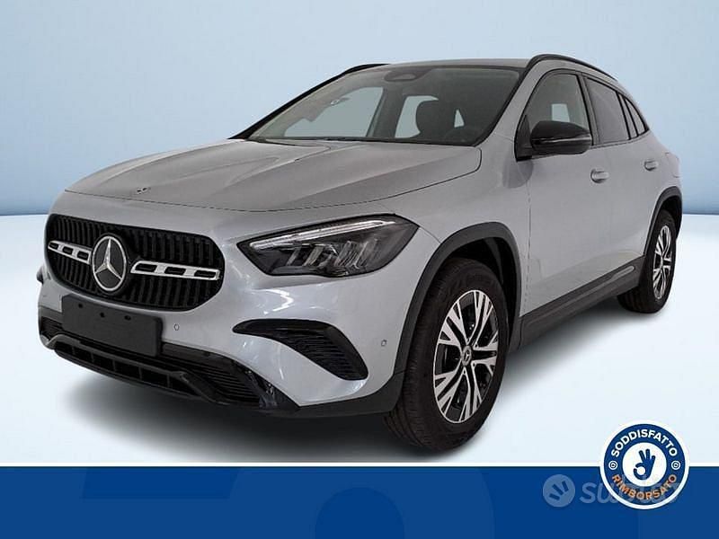 Grigio Nuova 2025 Mercedes GLA200 Advanced SUV | 46.300 € (Cara) - Immagine 1/3