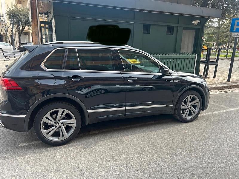 Usata VW Tiguan R-line 150 CV (110 kW) 2022 Nero SUV