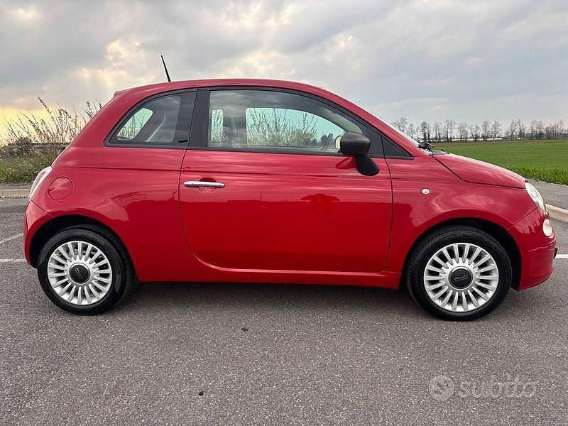 Begagnad Fiat 500 Lounge 69 HK (50 kW) 2013 Röd Sedan
