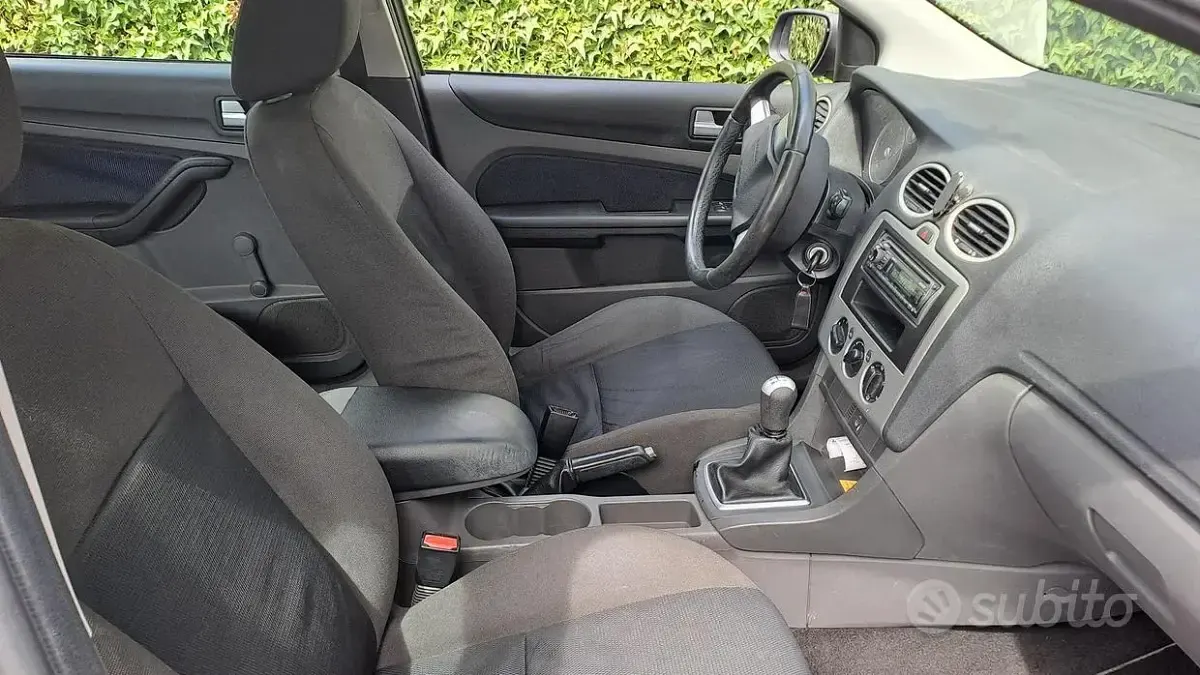 Usata Ford Focus 116 CV (85 kW) 2006 Grigio Station wagon