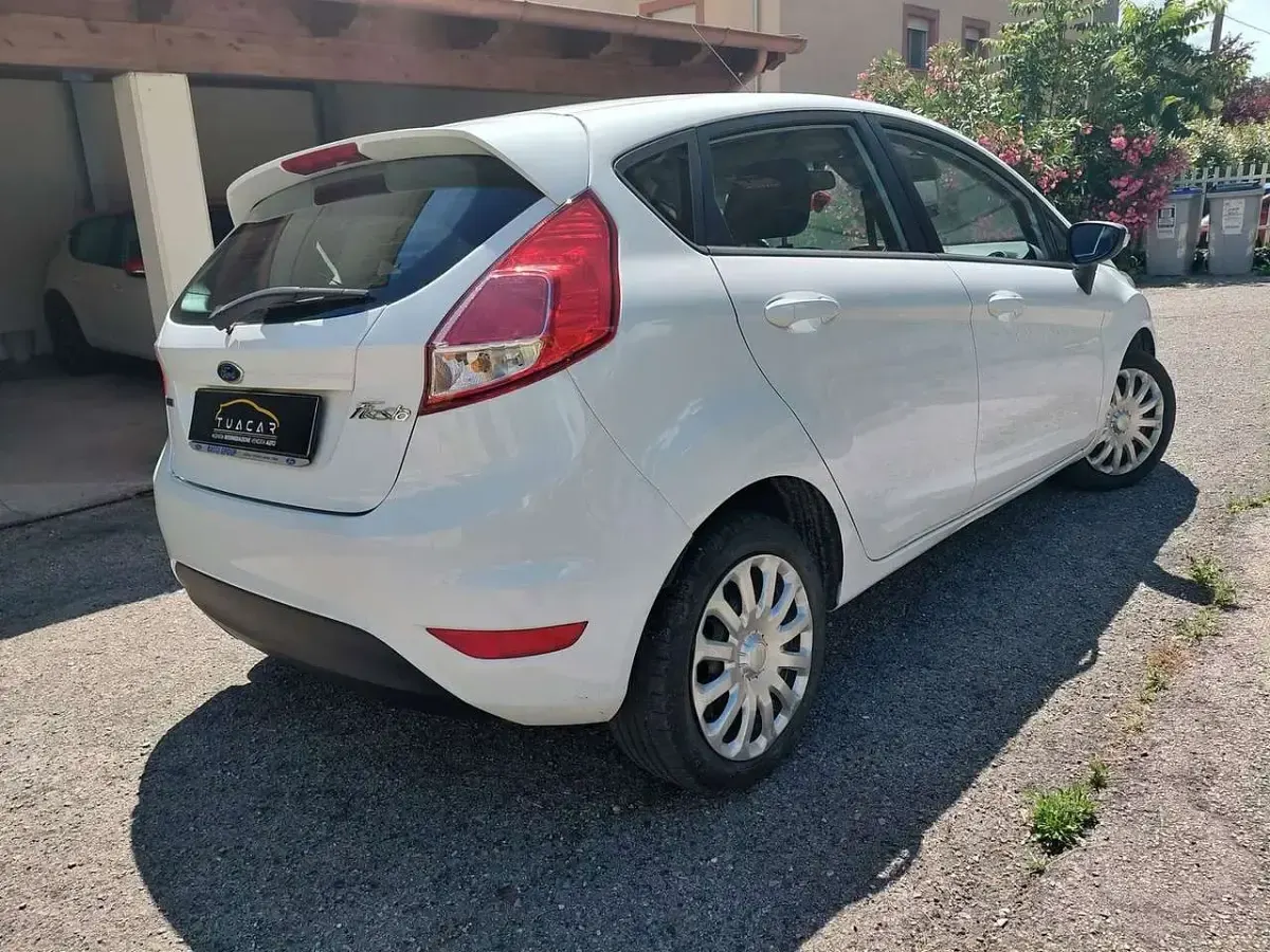 Usata Ford Fiesta Titanium 80 CV (58 kW) 2013 Bianco Berlina